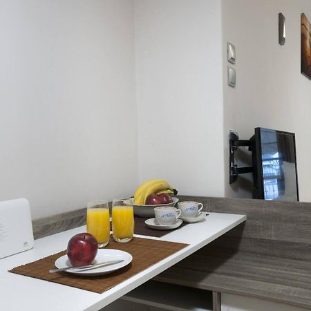 Studio Next To Agios Nikolaos Church アテネ エクステリア 写真